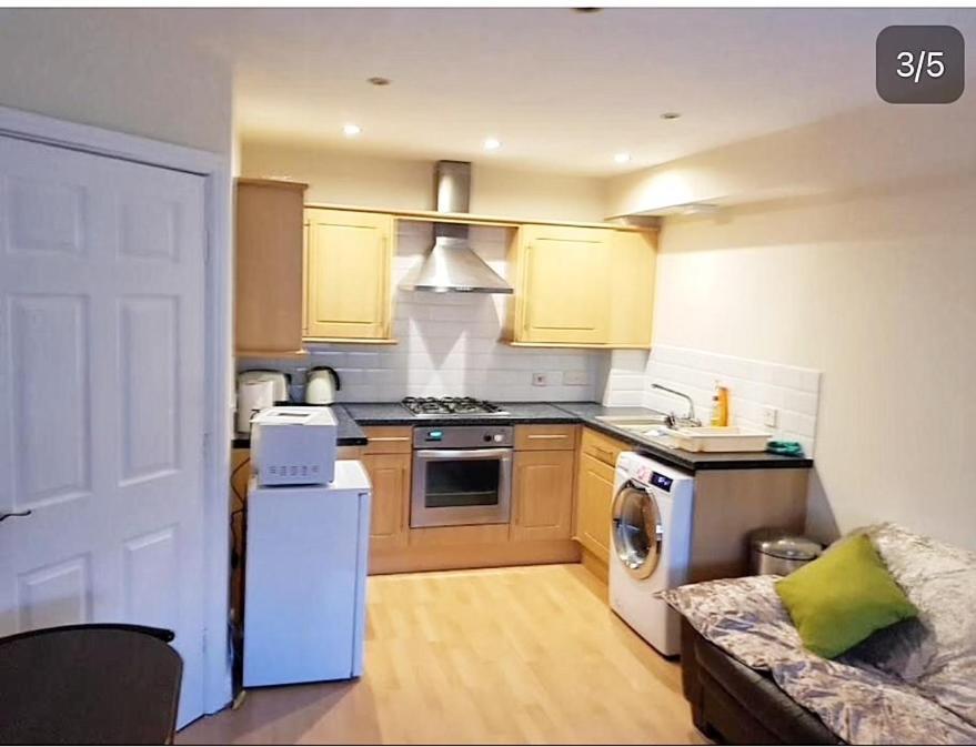 Pinfold Court Apartments Knowsley Dış mekan fotoğraf