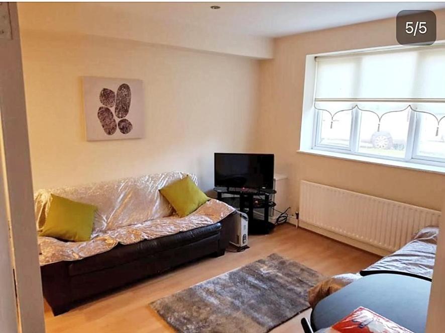Pinfold Court Apartments Knowsley Dış mekan fotoğraf